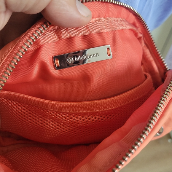 Lululemon Everywhere Belt Bag 1L pink salmon rose - Picture 7 of 10